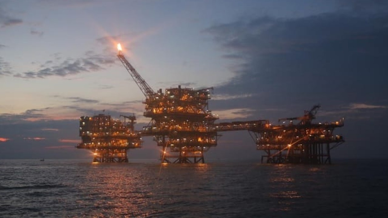 Ilustrasi, Pengeboran minyak lepas pantai