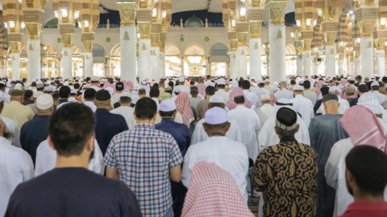 Ilutrasi ribuan orang akan melakukan itikaf di Masjid Nabawi pada 10 hari terakhir di bulan suci Ramadhan. (@wmngovsa via Arab News)