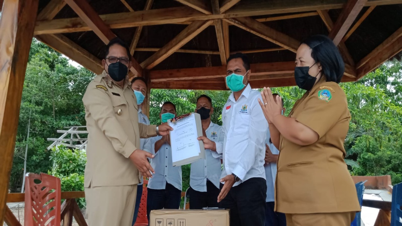 Kadin Manggarai Timur Serahkan Bantuan  Oxygen  Concentrator ke Pemda Manggarai Timur. Foto (istimewa)