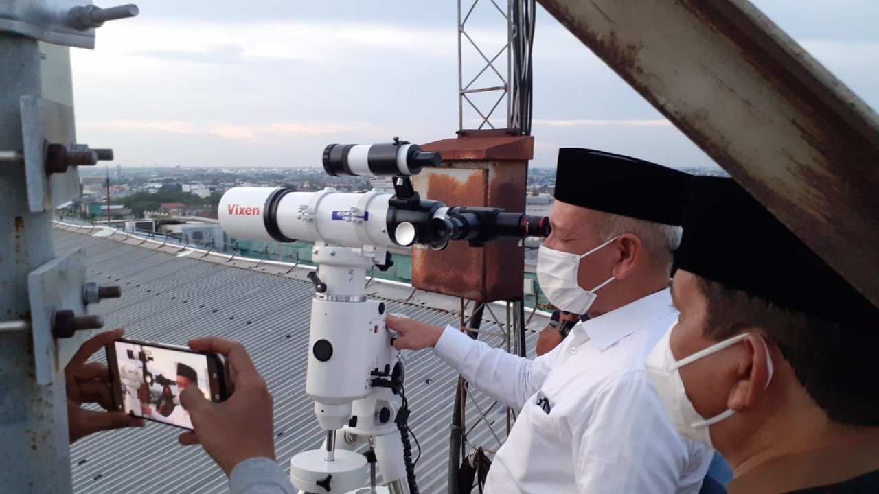 Kepala Kanwil Kemenag Kalsel, H Muhammad Tambrin memimpin langsung Tim Hisab Rukyat di Kalimantan Selatan /ist