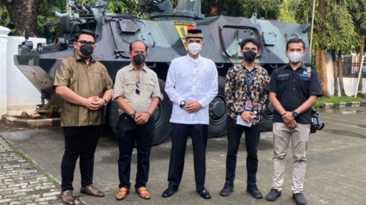 Komandan Grup B Paspampres, Kolonel Marinir Nioko Budi Legowo Harumbintoro, Corporate Secretary Tulus Tampubolon dan Tim NTV di acara buka puasa bersama, Sabtu (30/4/2022) / Foto: Nusantara TV