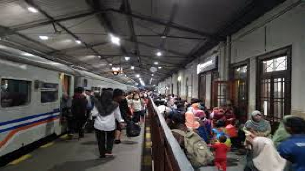 Pemudik di stasiun kereta api/ist