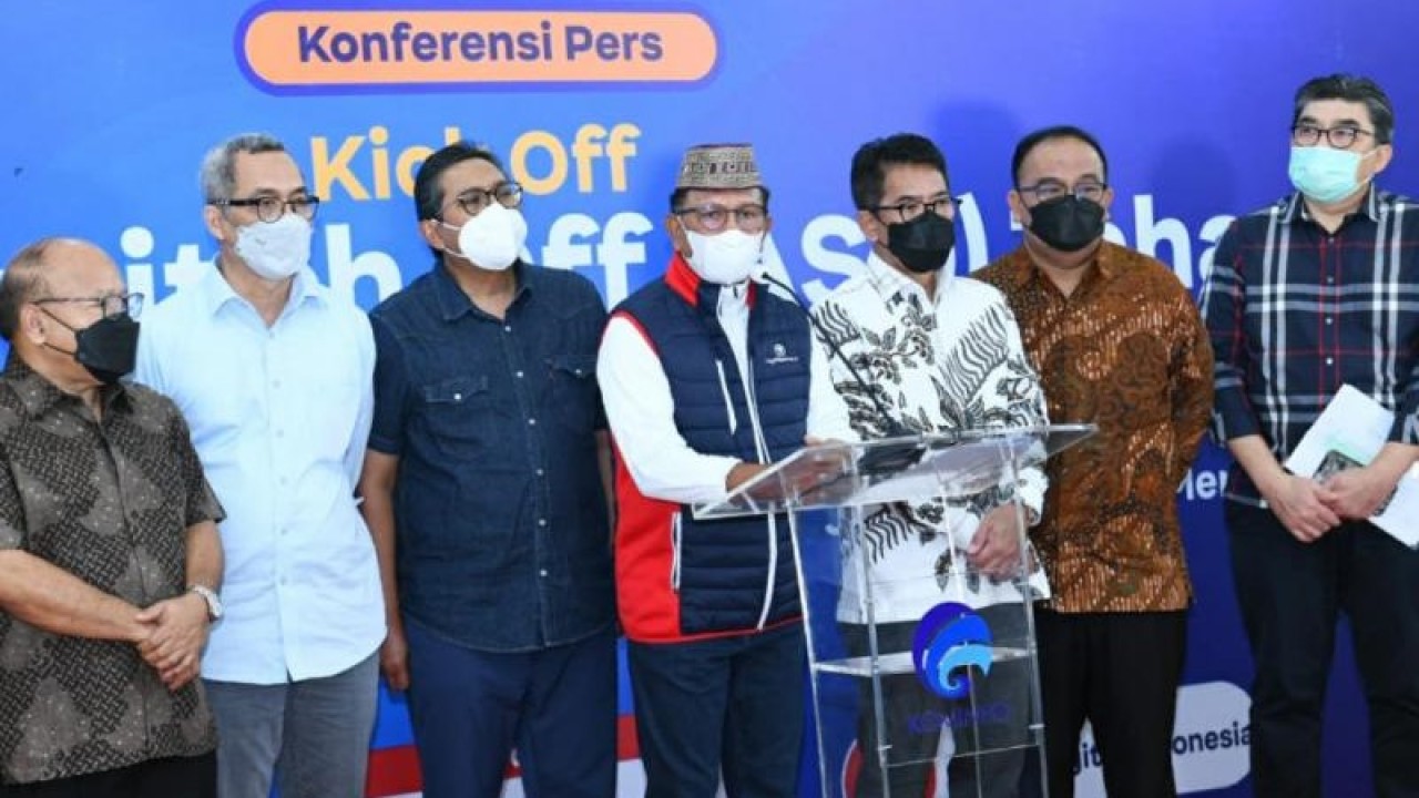 Menkominfo dalam Konferensi Pers Kick Off Analog Switch Off (ASO) Tahap I di Base Penerbangan Tentara Nasional Indonesia Angkatan Darat (TNI AD), Pondok Cabe, Tangerang Selatan, Banten, Jumat (29/4/2022). (Istimewa)
