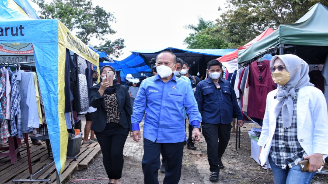 Wakil Ketua MPR RI Syarief Hasan mengunjungi pameran produk UMKM di Kabupaten Garut/mpr.go.id