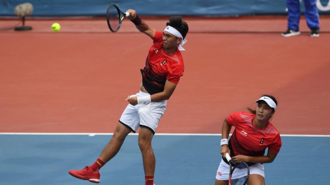 Aldila Sutjiadi/Christopher