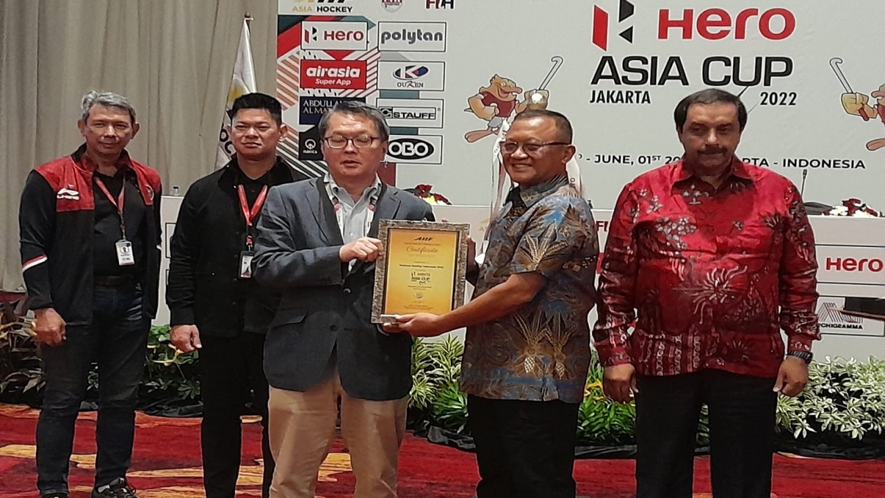 Budi Sulistijono terima penghargaan