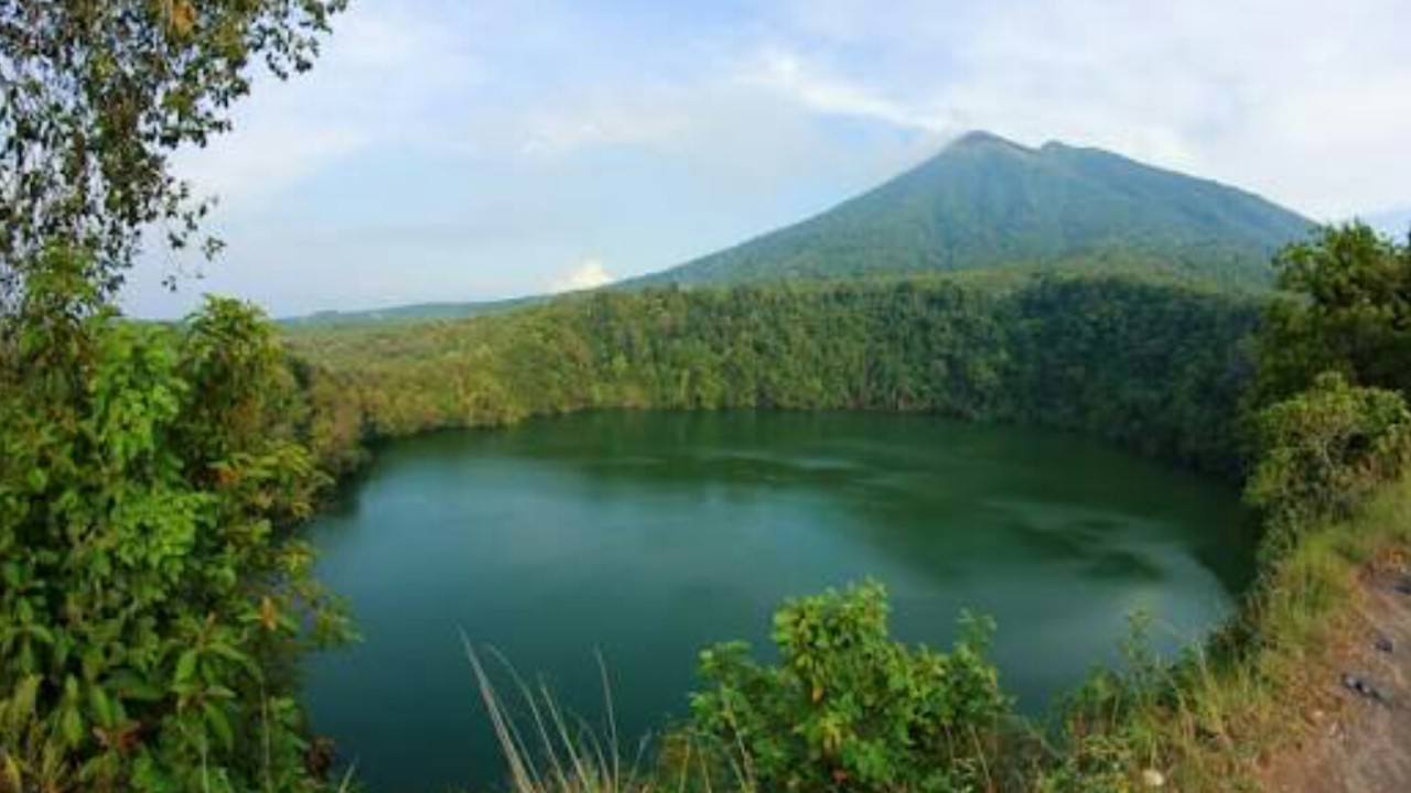 Danau Tolire di Ternate/ist