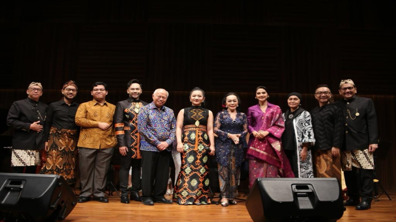 Era Wanita Dalam Simfoni