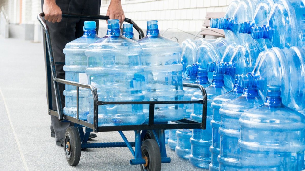 Ilustrasi air isi ulang/ist