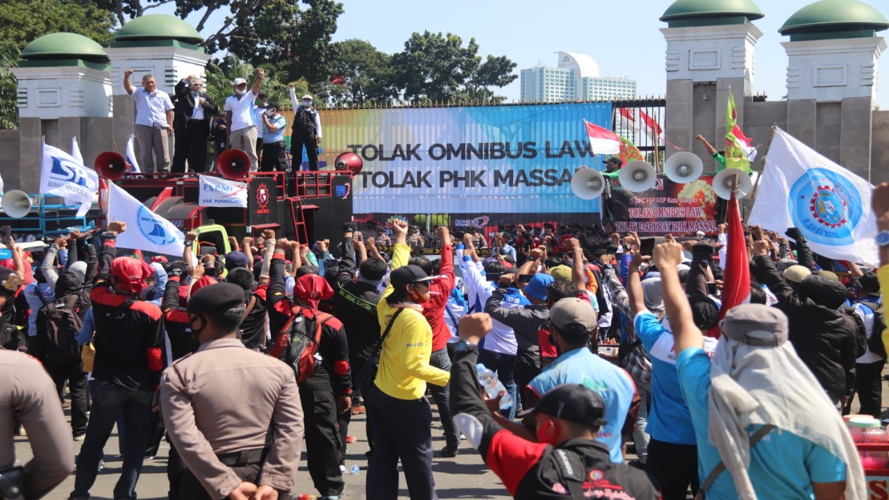 Ilustrasi aksi unjuk rasa di depan gedung DPR RI/ist