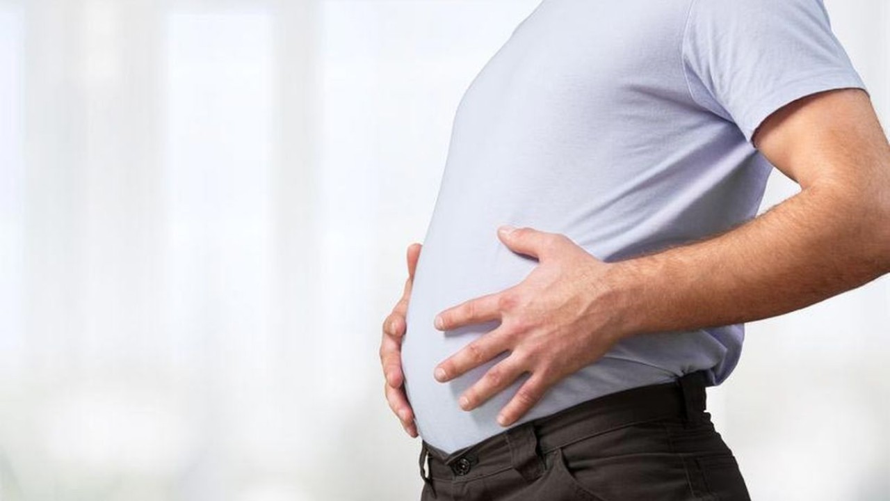 Ilustrasi orang mengalami  perut kembung/ist