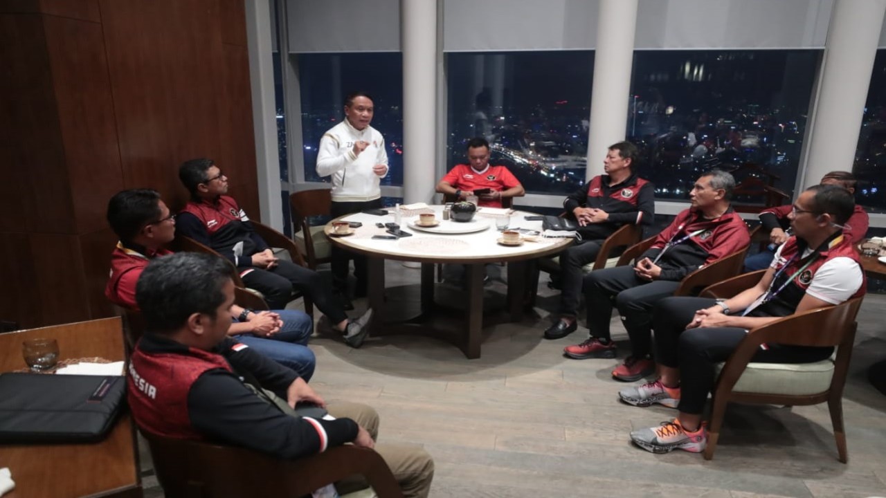 Menpora Zainudin Amali bersama Tim Review