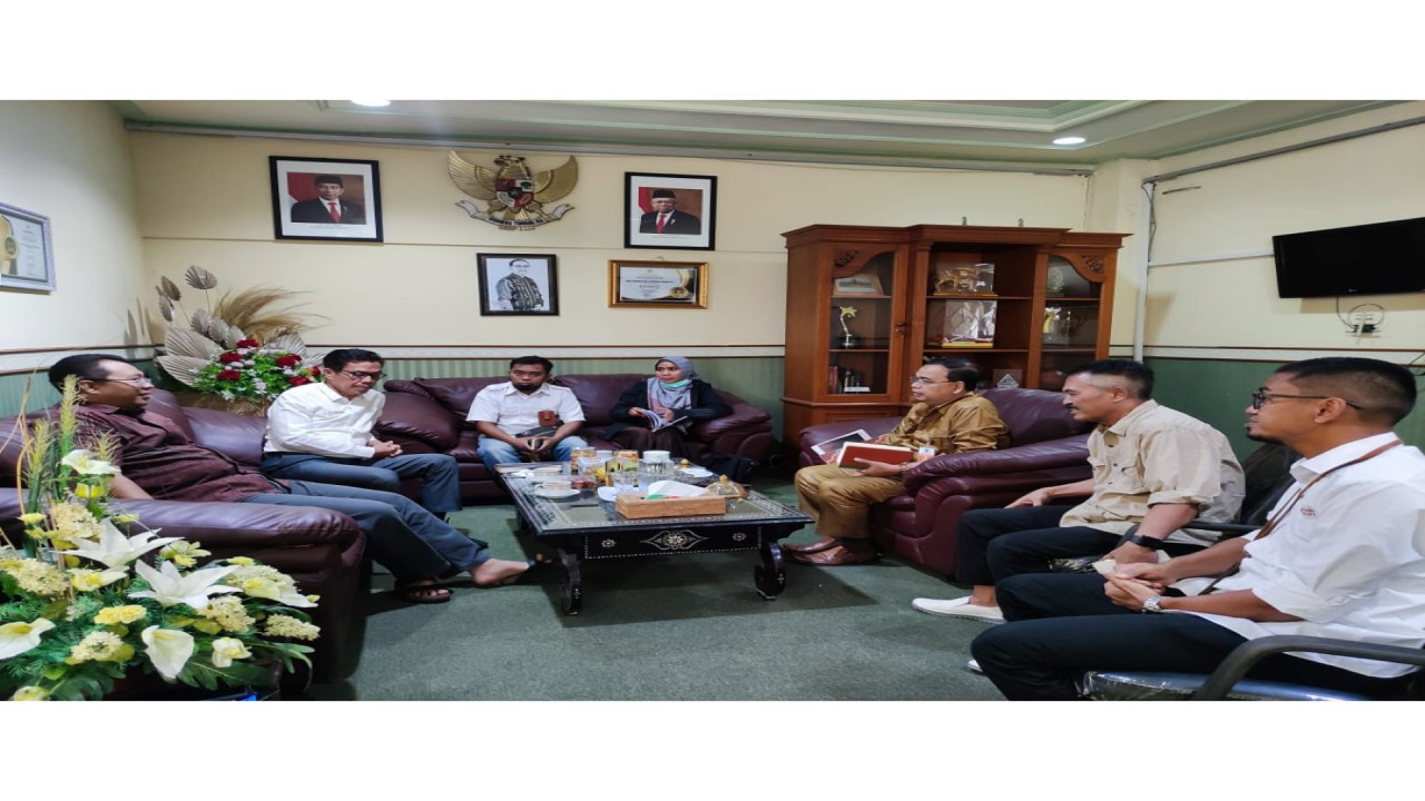 Gubernur NTB, Zulkieflimansyah saat beraudiensi dengan ketua Ombudsman NTB, Kadis Dikbud, Kabid kebudayaan Dikbud NTB, perwakilan Geopark Tambora dan Rinjani. Foto (Ist)