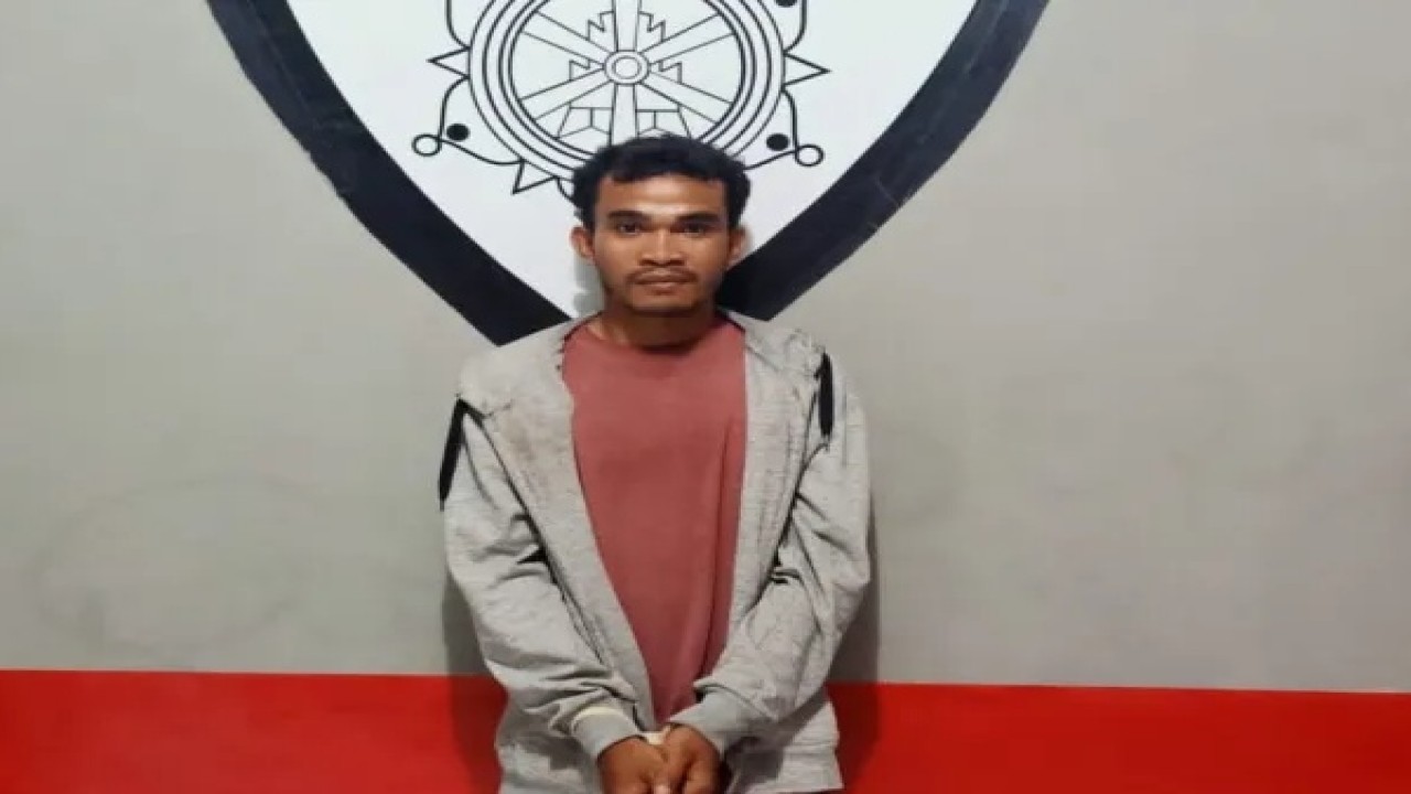 Pelaku pengrusakan Mesin Anjungan Tunai Mandiri (ATM) Bank Nasional Indonesia (BNI) Labuan Bajo. (Foto: Dok. Polres Mabar)