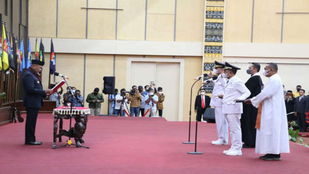 Suasana pelantikan dan pengambilan sumpah jabatan pejabat Bupati Lembata dan dan Pejabat Bupati Flores Timur. Foto (istimewa)