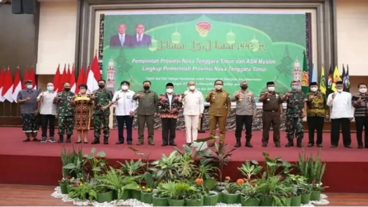 Gubernur NTT berpose bersama seluruh jajaran Forkopimda dan Ketua PWNU NTT. Foto (Istimewa)