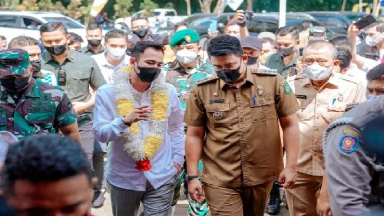 Raffi Ahmad (kiri) dan Wali Kota Medan Bobby Nasution/Pemko Medan