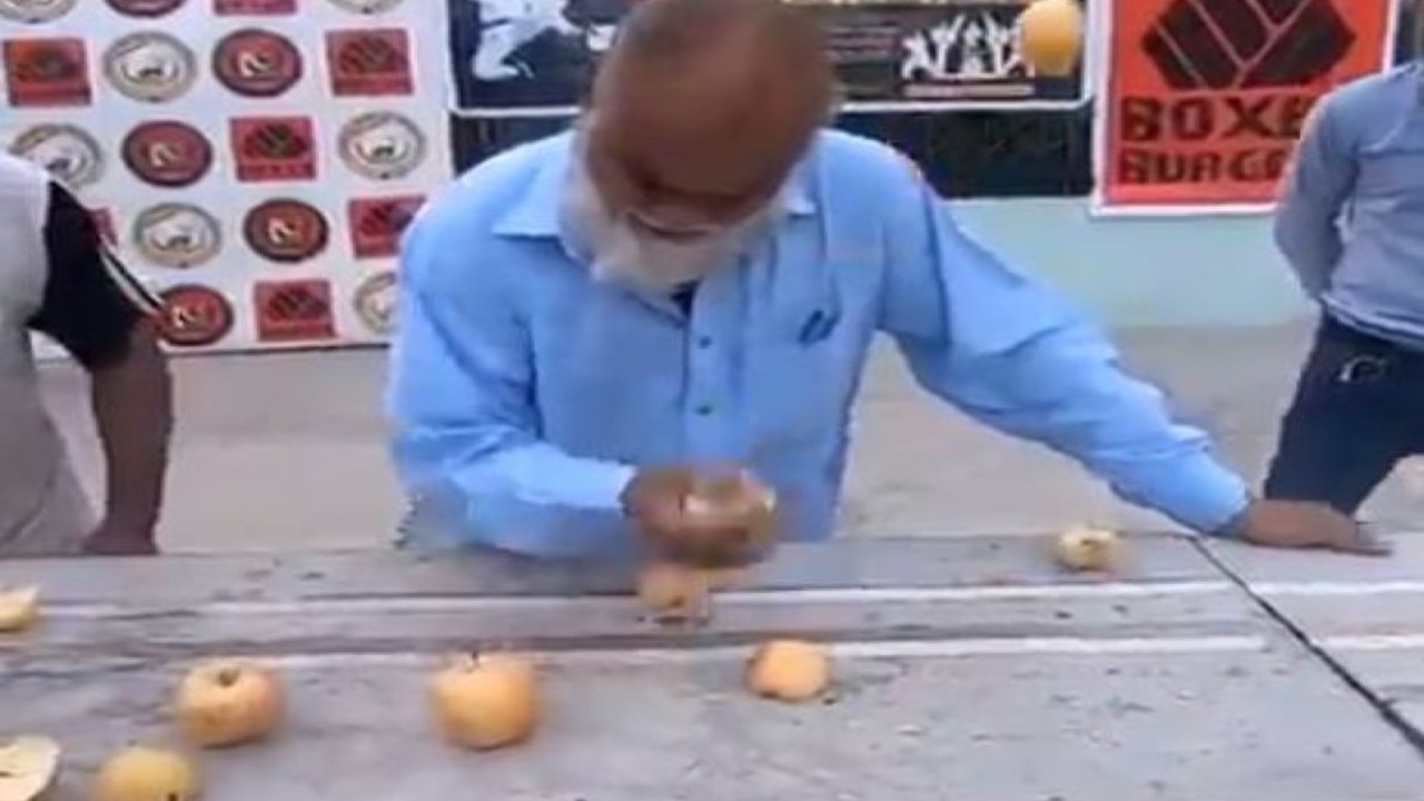 Naseem Uddin berhasil memecahkan rekor dunia guinness. (Tangkapan layar/UPI)