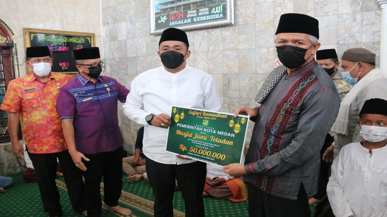 Wakil Wali Kota Medan Aulia Rachman (memakai kemeja putih)/ist