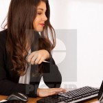 Ilustrasi wanita sedang bekerja-1654607490