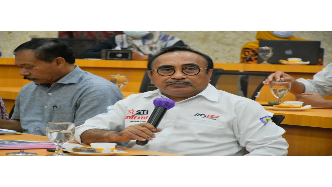 Komandan Lapangan MXGP Indonesia, Ridwansyah saat memberikan pemaparan dalam rapat persiapan MXGP Samota Tahun 2022, Kamis (9/6/2022). Foto (Istimewa)