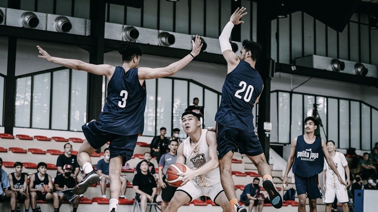 Laga uji coba Dewa United vs Pelita Jaya