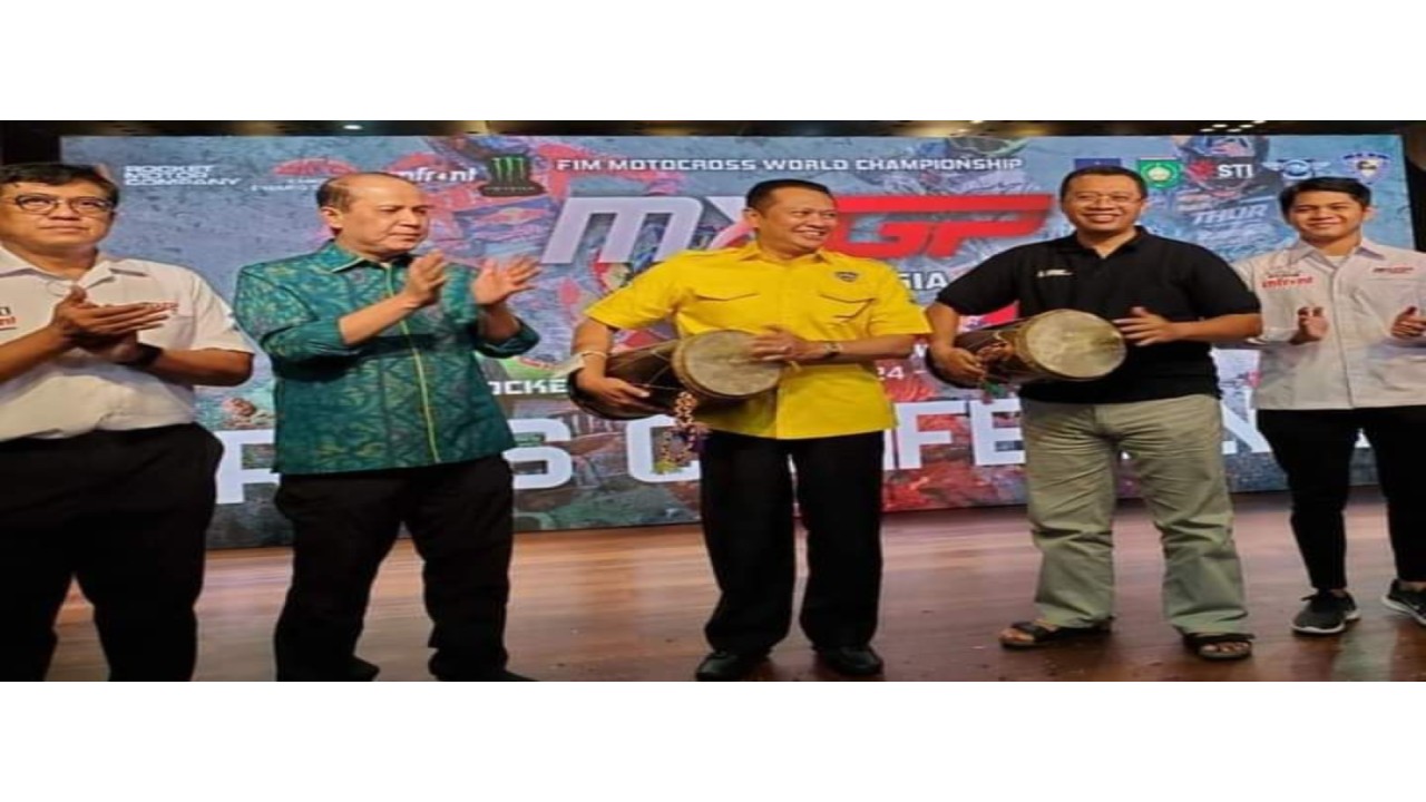 Event internasional MXGP memberikan banyak manfaat. Selain digesanya pembangunan infrastruktur berstandar internasional, geliat ekonomi terbuka lebar bagi masyarakat. Foto (Istimewa)