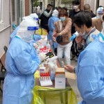 Pemerintah Kota Shanghai gencar melakukan pengetesan akibat lonjakan kasus covid-19-1655093723