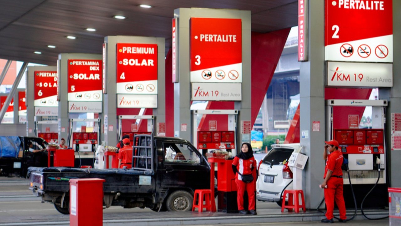 Pengisian BBM jenis Pertalite dan Solar di SPBU Pertamina/ist