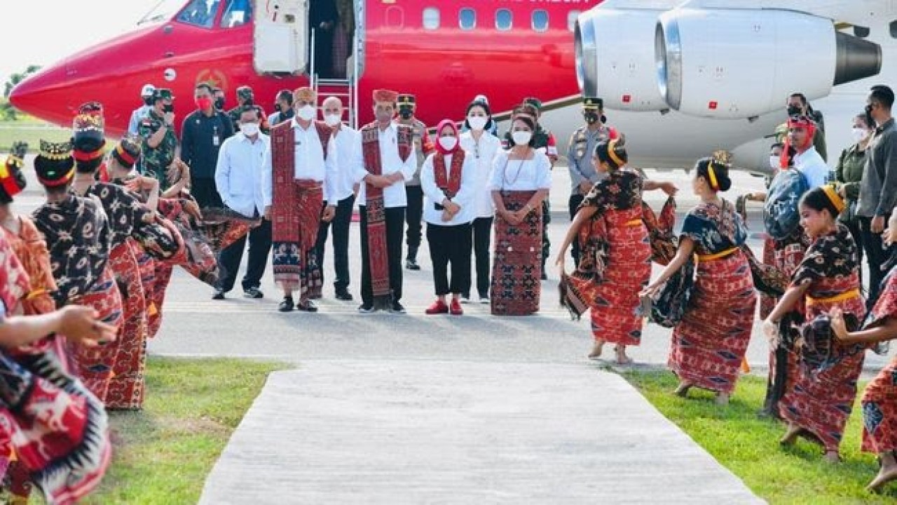 Presiden Jokowi tiba di Bandar Udara Umbu Mehang Kunda, Sumba Timur  pada Kamis (2/6/2022). Foto (Istimewa)