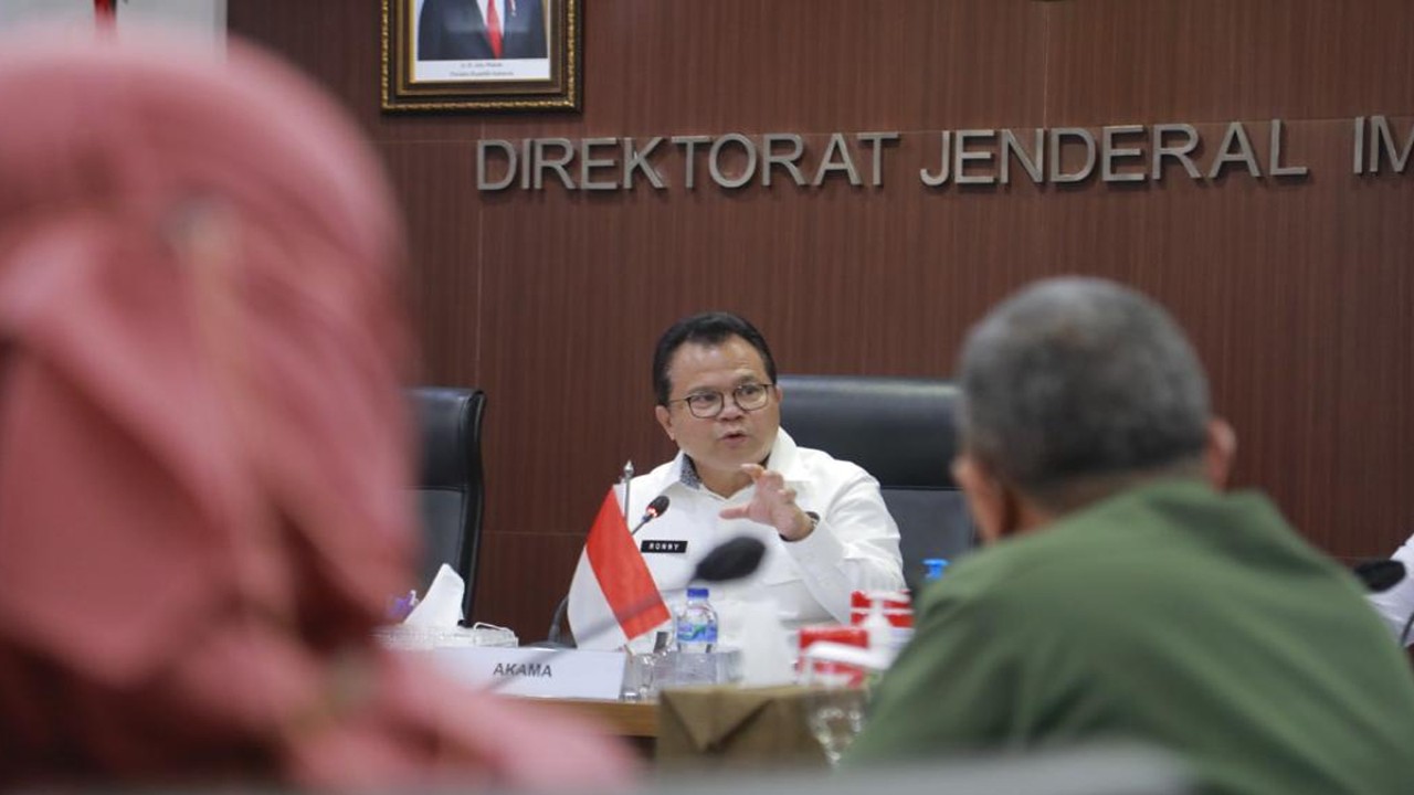 Ronny F Sompie, Analis Keimigrasian Ahli Utama.