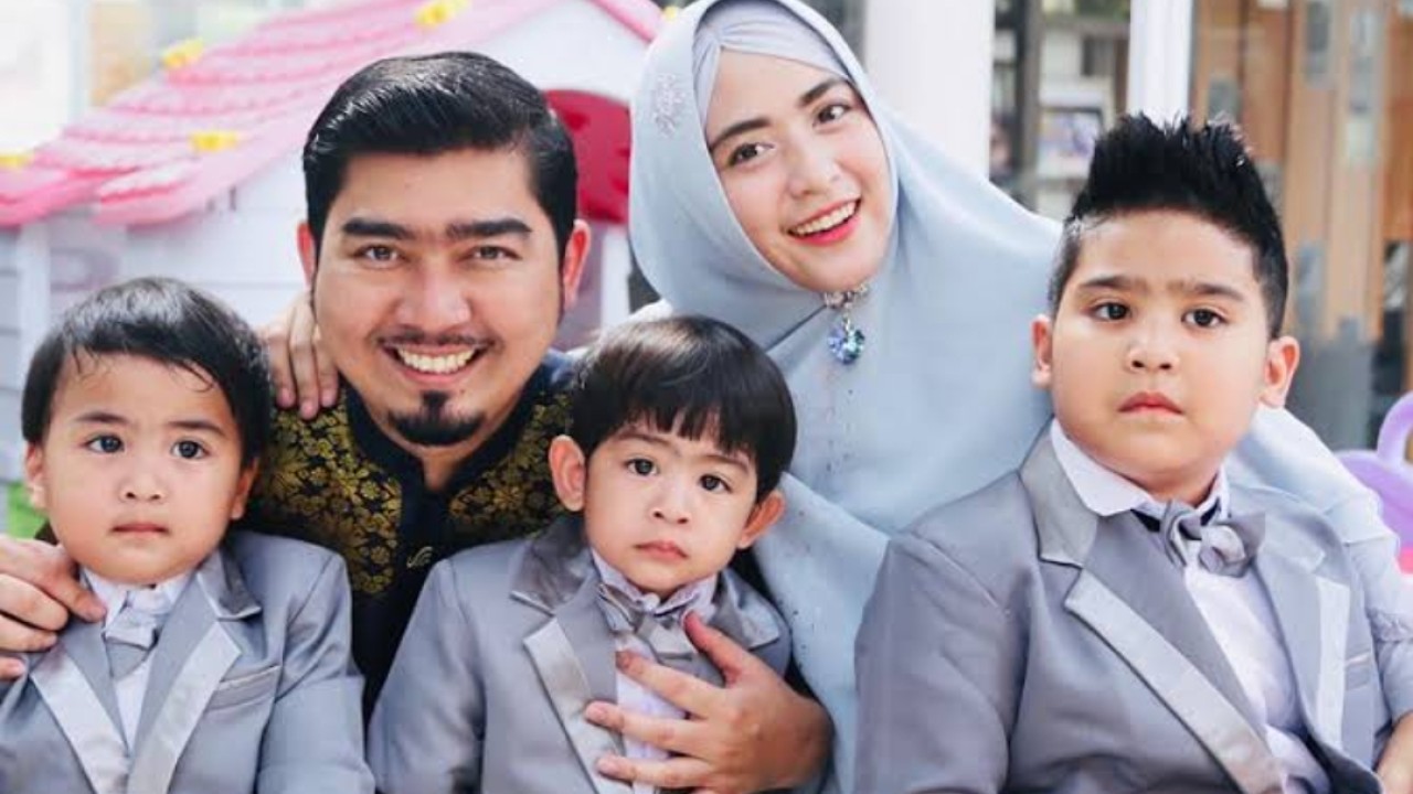 Ustaz Solmed dan keluarga/net