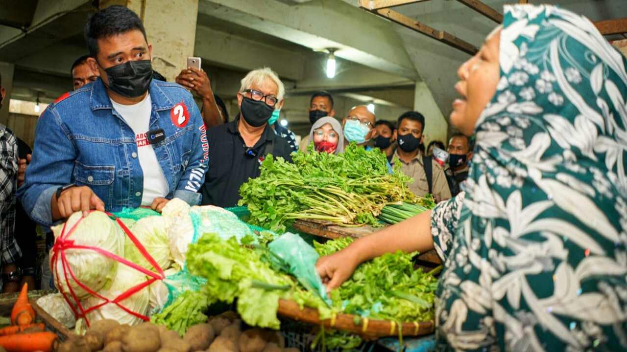 Wali Kota Medan Bobby Nasution saat meninjau salah satu pasar tradisional di Medan/ist