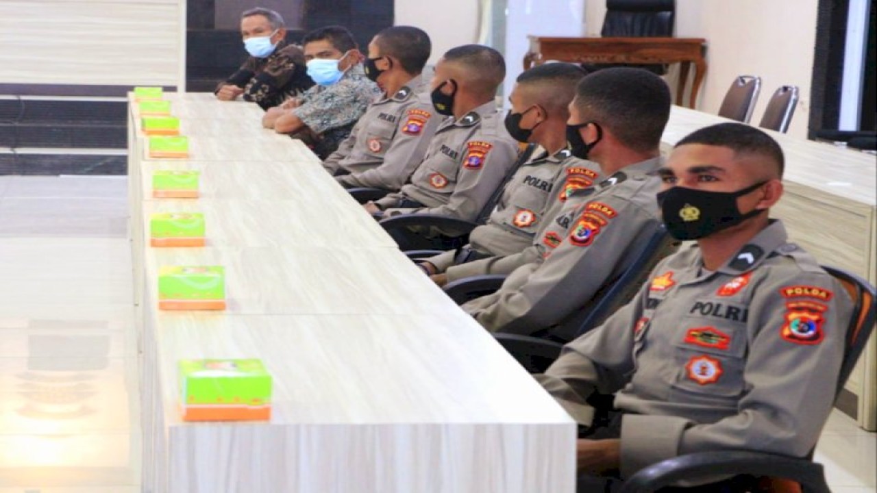 Bintara Remaja lulusan SPN Polda NTT saat menerima pembekalan sebelum bertugas. Foto (Istimewa)