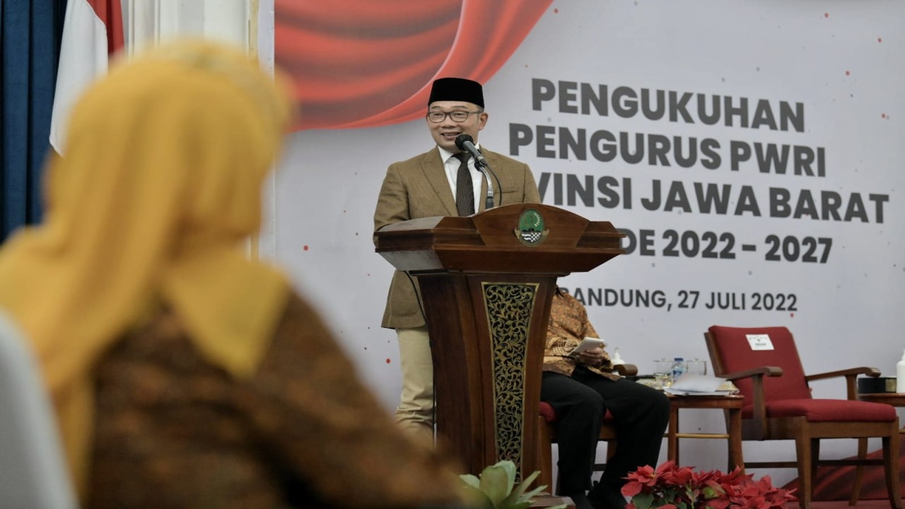 Gubernur Jabar Ridwan Kamil dalan pengukuhan PWRI Jabar (foto: istimewa)
