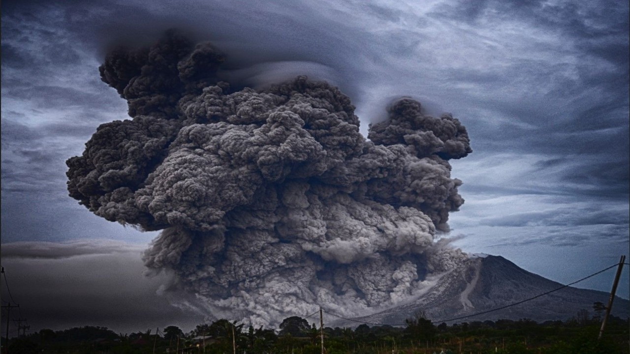 Gunung Raung erupsi/ist