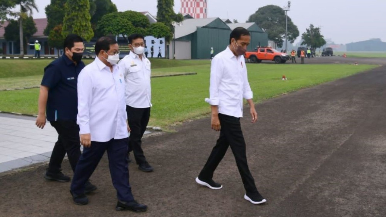 Presiden Jokowi bertolak menuju Subang, Jabar, Selasa (12/07/2022). (BPMI Setpres/Muchlis Jr)