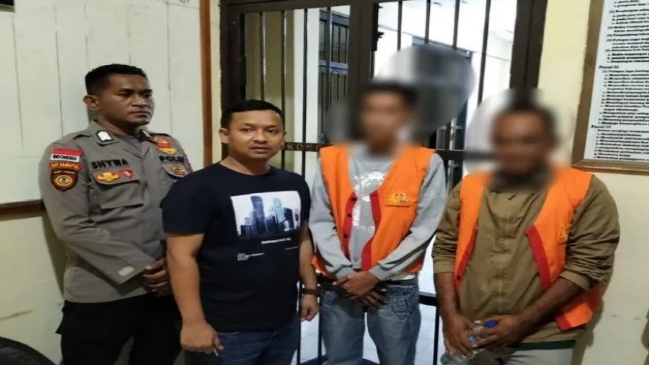 Tiga orang tersangka kasus korupsi proyek pembangunan selasar dan pagar Puskesmas Sotimori. Foto (Istimewa)