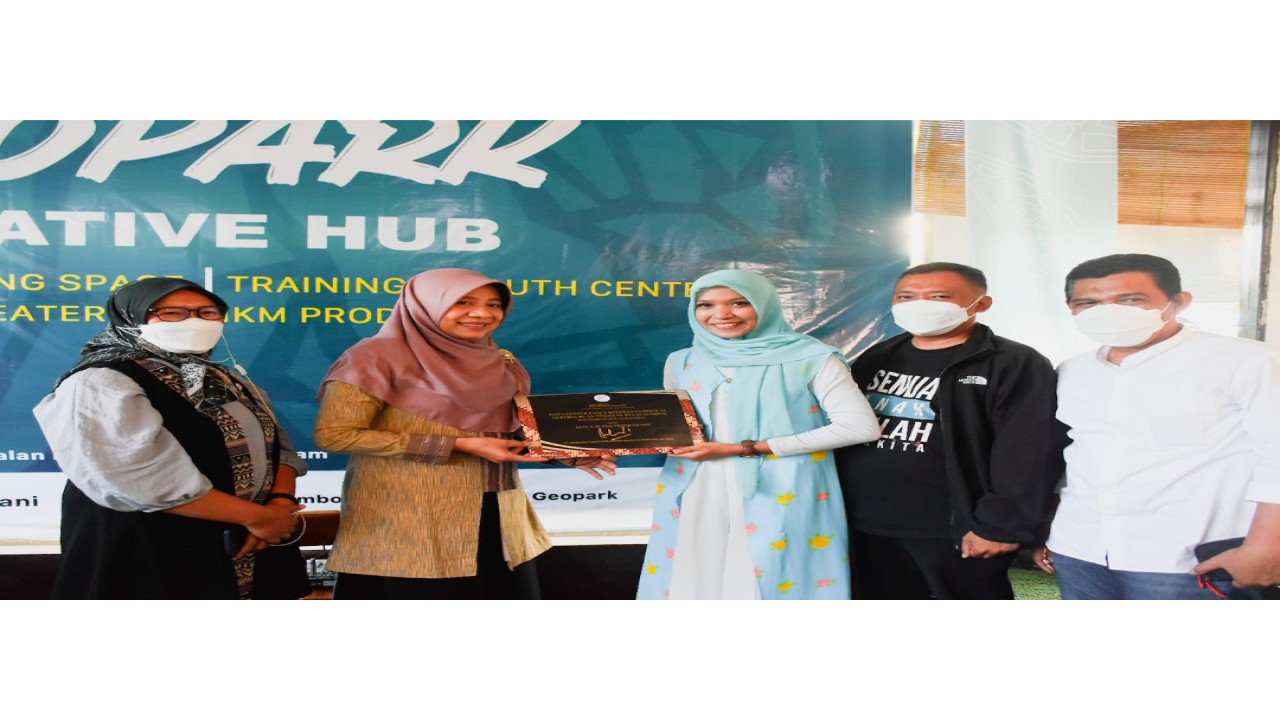 Ketua TP. PKK Provinsi NTB, Niken Saptarini Widyawati Zulkieflimansyah mengapresiasi keberadaan Komunitas Senyum Puan yang terus menyuarakan hak- hak perampuan. Foto (Istimewa)