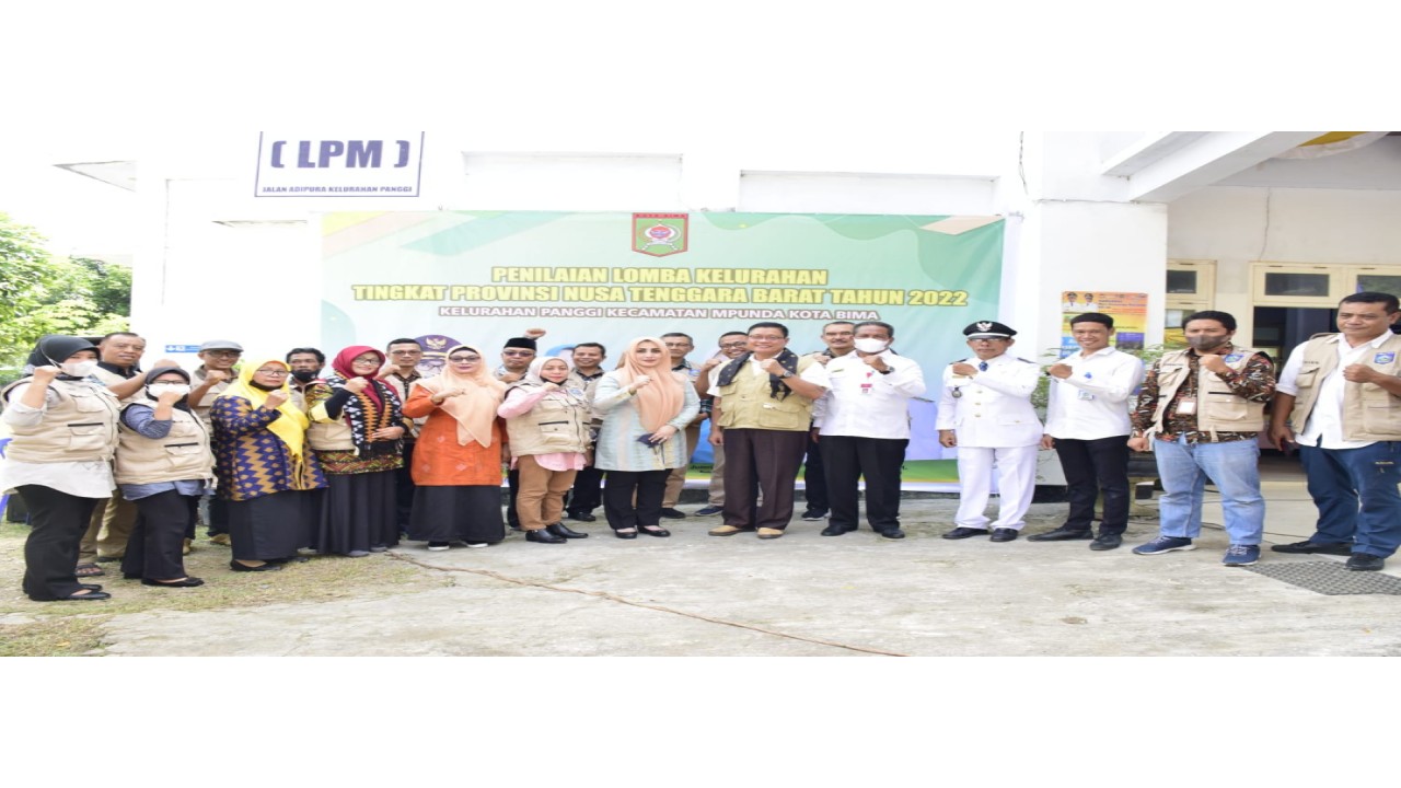 Kepala DPMPD Dukcapil Provinsi NTB, Ashari saat melakukan Penilaian  dan Klarifikasi Lapangan di Desa Montong Betok Kecamatan Montong Gading bersama Tim Juri Lomba Desa dan Kelurahan (LOMDESKEL) Tingkat Provinsi NTB Tahun 2022 pada Senin (11/7/2022). Foto (Istimewa)