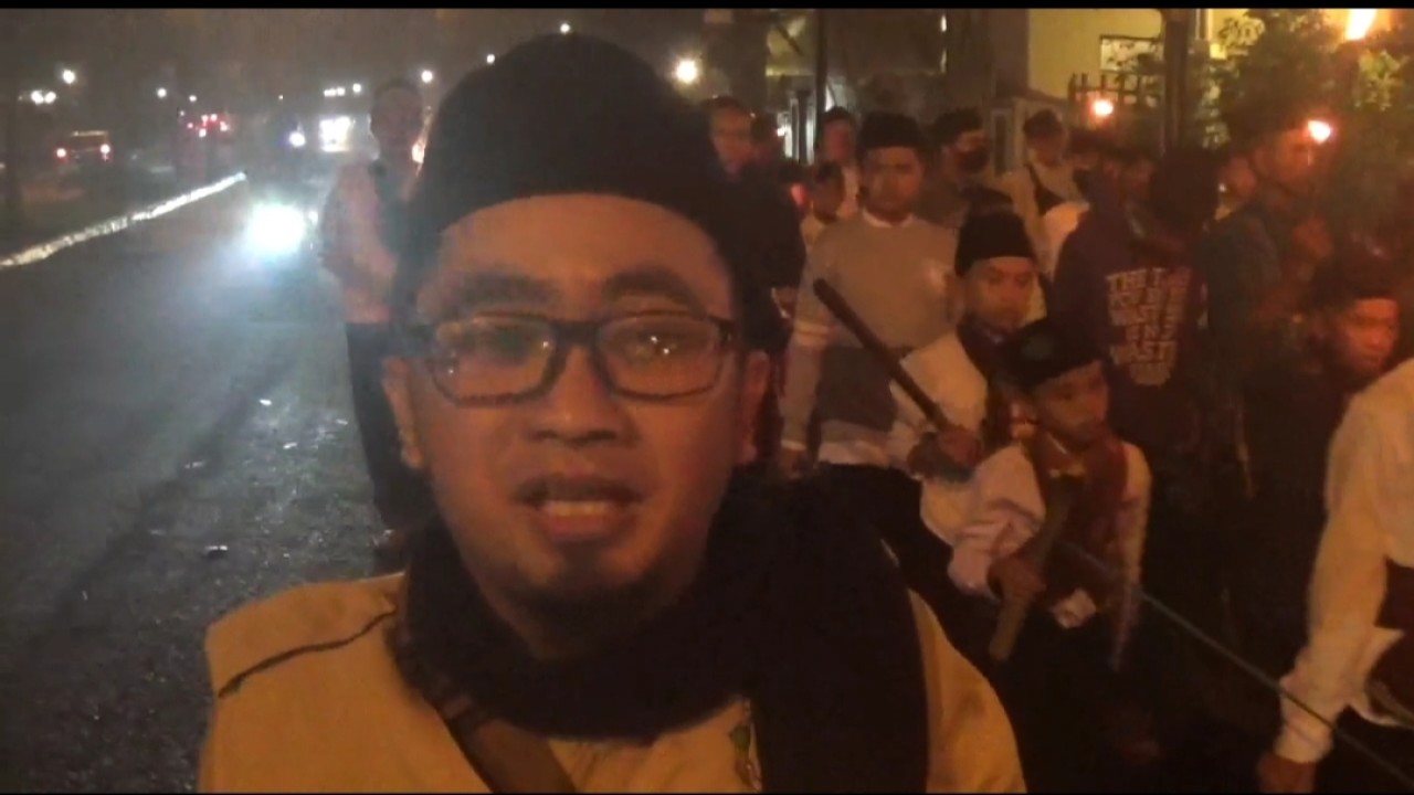 Pawai obor di Kabupaten Bandung, Jawa Barat.