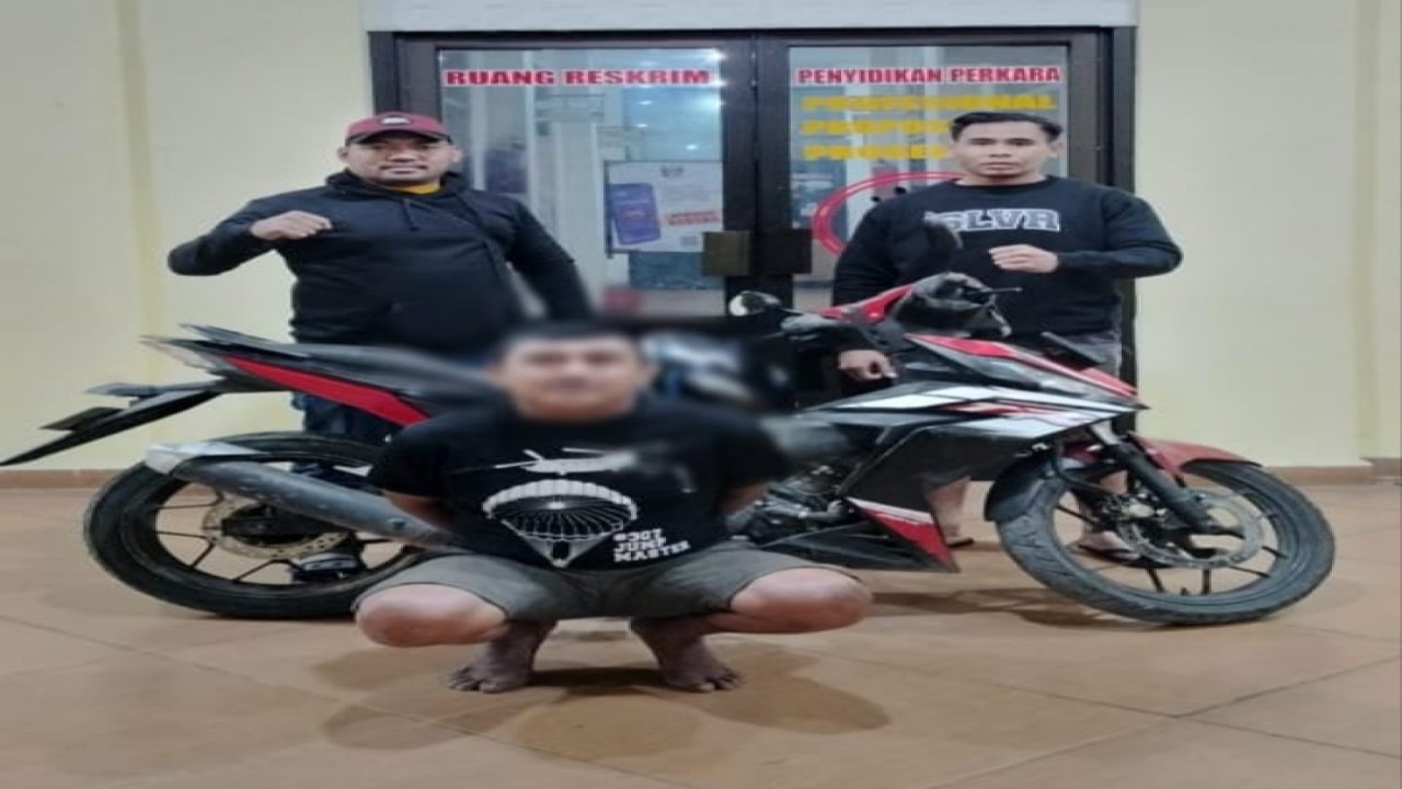 Pelaku saat diamankan Polisi. Foto (Humas Polres Manggarai)
