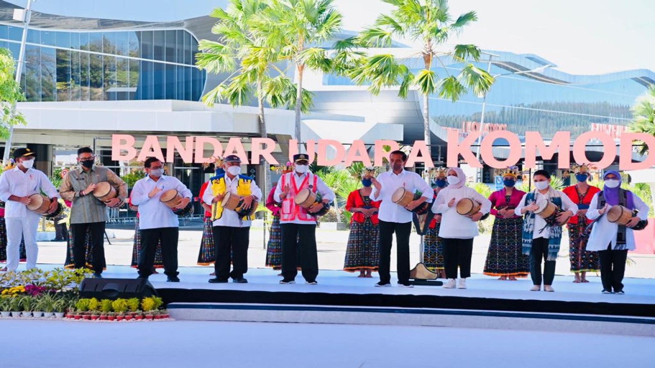 Presiden RI, Ir. Jokowi Dodo ( Jokowi) saat meresmikan perluasan bandar udara Komodo, Kamis (21/7/2022). Foto (Istimewa)