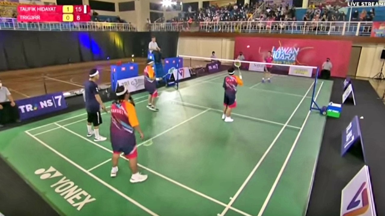 Pertandingan bulu tangkis Taufik Hidayat Vs Trig3rr dan Denny Cagur/Youtube