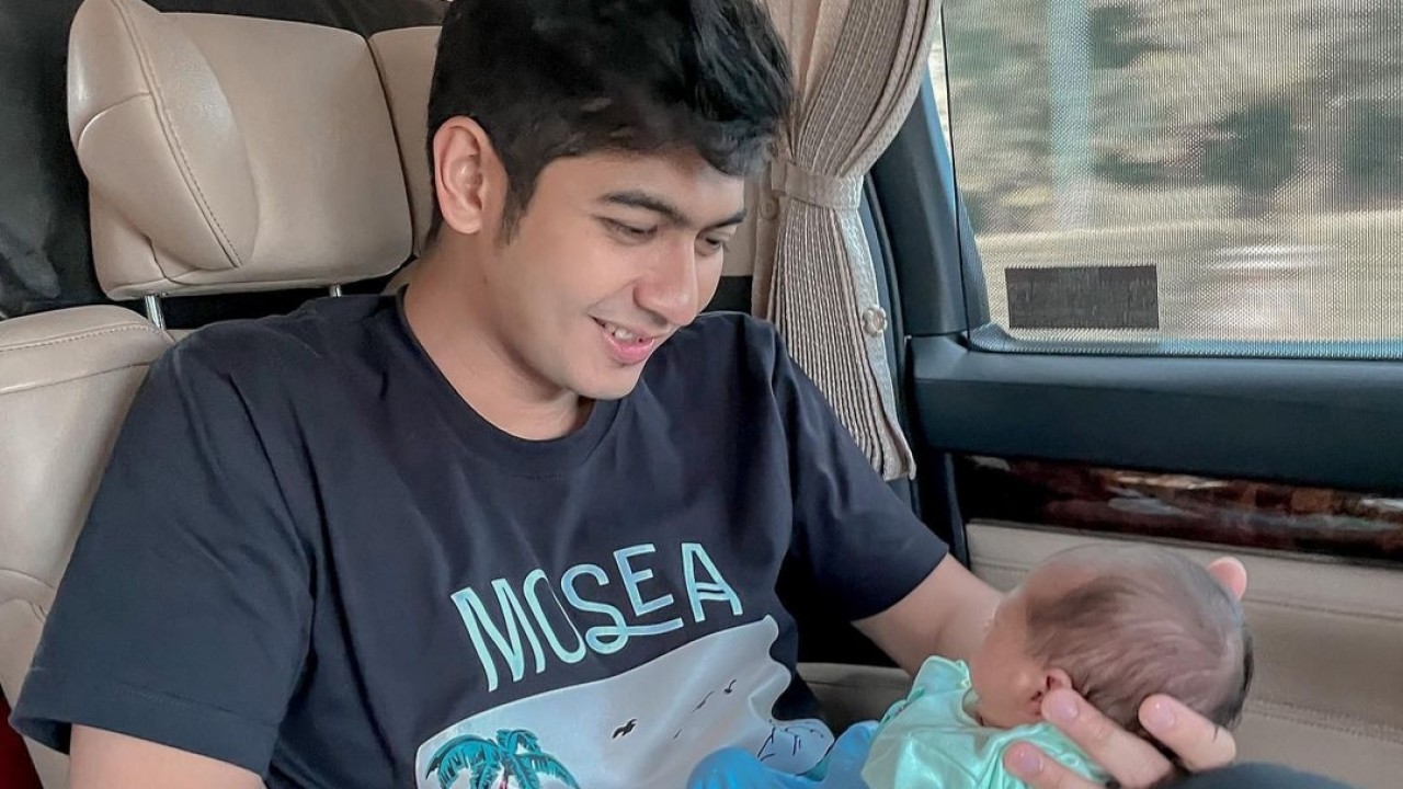 Teuku Ryan bersama sang buah hati/Instagram