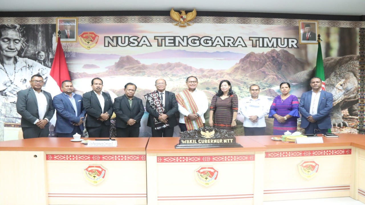 Wakil Gubernur NTT, Josef Nae Soi saat menerima  kunjungan Delegasi Komisi E Parlamento Nacional de Timor-Leste atau DPR Negara Timor Leste di Ruang Rapat Gubernur, Rabu (20/7/2022). Foto (Istimewa)