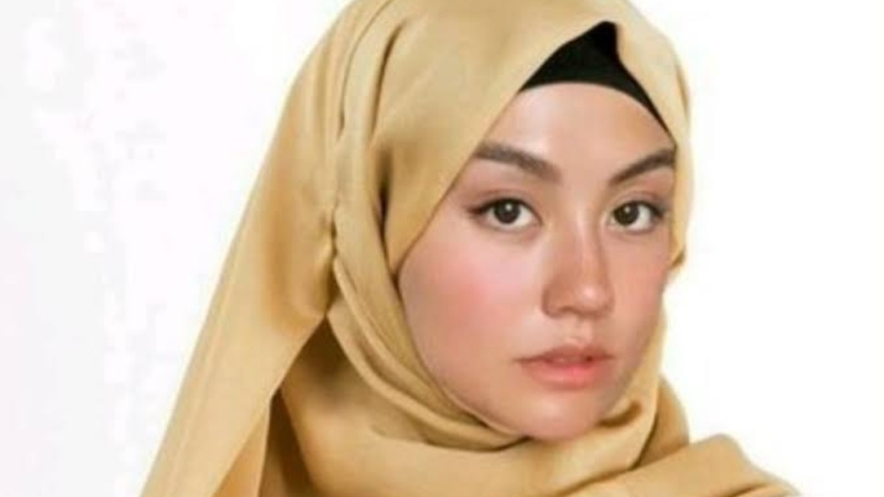 Agnes Mo berhijab hoax/net