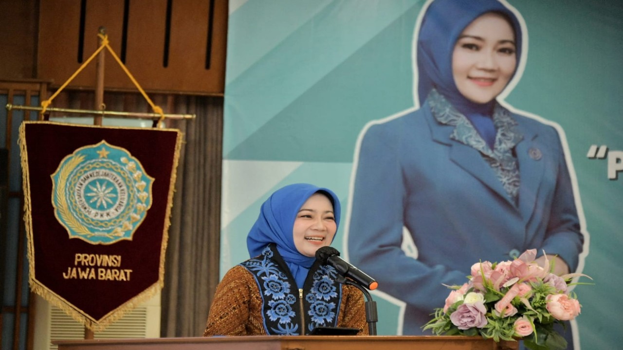 Ketua Tim Penggerak Pemberdayaan Kesejahteraan Keluarga (TP PKK) Provinsi Jawa Barat Atalia Praratya Ridwan Kamil saat memberikan arahan kepada kader PKK secara virtual di Kantor PKK Jabar, Selasa (2/8/2022). foto: Humas Jabar.