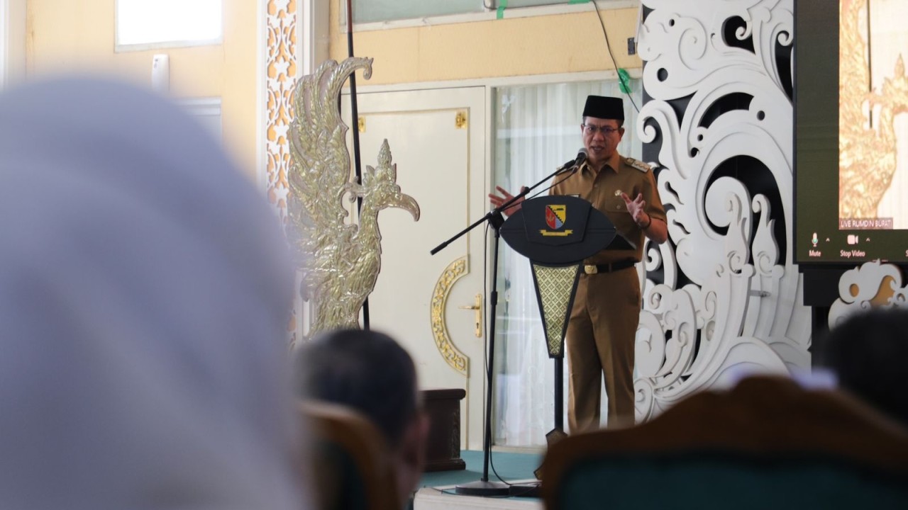Bupati Bandung saat peluncuran beasiswa Besti