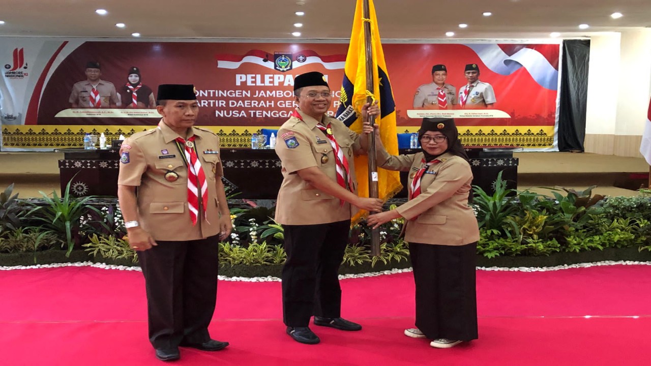 Gubernur NTB, Zulkieflimansyah (tengah) saat melepas kontingen  Kwartir Daerah Gerakan Pramuka Nusa Tenggara Barat. Foto (Istimewa)